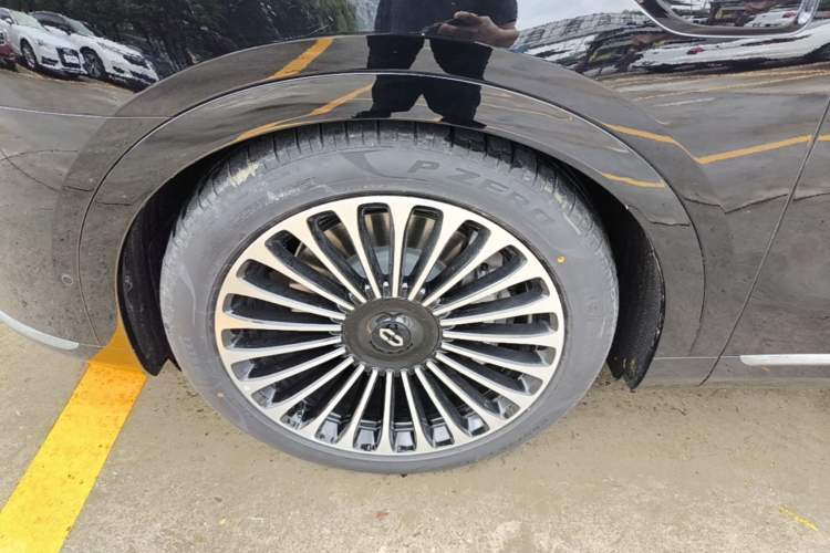 Used Hima AITO M9 2025 Extended-Range Max Version 52 kWh 5-Seater Edition Left Front Wheel Hub