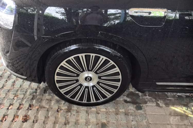 Used Hima AITO M9 2025 Extended-Range Ultra Version 52 kWh 6-Seater Left Front Wheel Hub