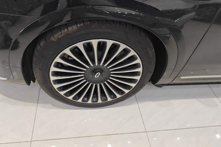 Used Hima AITO M9 2025 Extended-Range Ultra Version 52 kWh 6-Seater Left Front Wheel Hub