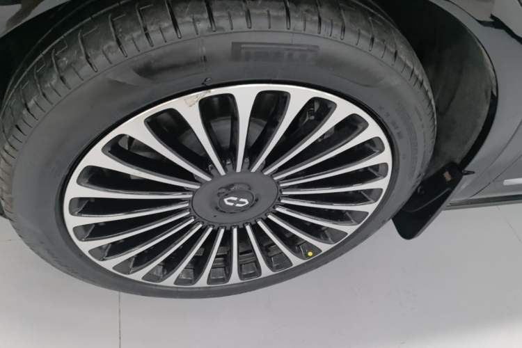 Used Hima AITO M9 2025 Extended-Range Ultra Version 52 kWh 6-Seater Left Front Wheel Hub