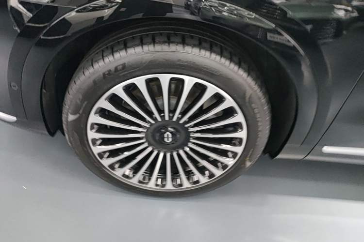 Used Hima AITO M9 2025 Extended-Range Ultra Version 52 kWh 6-Seater Left Front Wheel Hub
