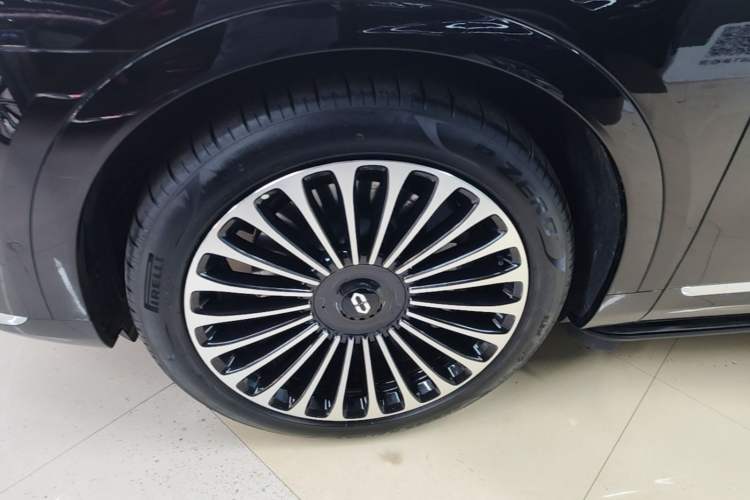 Used Hima AITO M9 2025 Extended-Range Ultra Version 52 kWh 6-Seater Left Front Wheel Hub