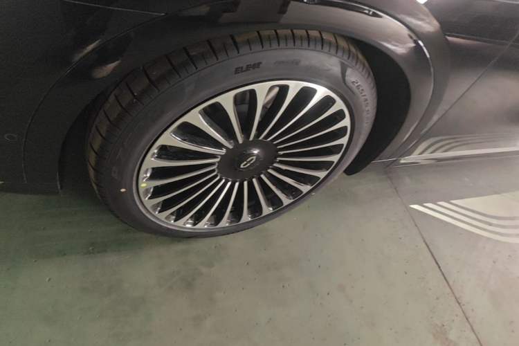 Used Hima AITO M9 2025 Extended-Range Ultra Version 52 kWh 5-Seater Edition Left Front Wheel Hub
