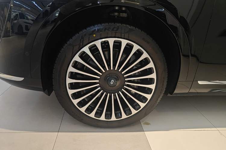 Used Hima AITO M9 2025 Extended-Range Ultra Version 52 kWh 6-Seater Left Front Wheel Hub