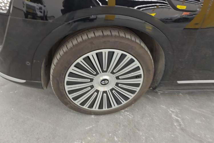 Used Hima AITO M9 2025 Extended-Range Ultra Version 52 kWh 6-Seater Left Front Wheel Hub