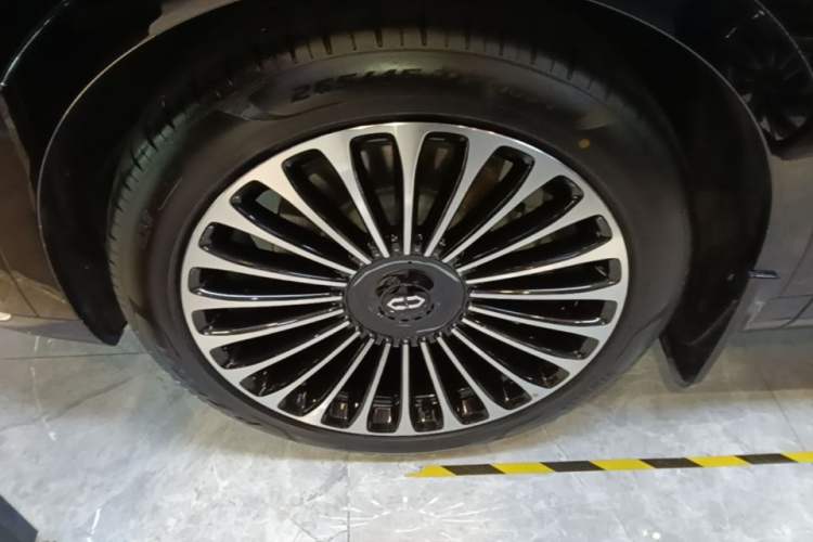 Used Hima AITO M9 2025 Extended-Range Ultra Version 52 kWh 6-Seater Left Front Wheel Hub