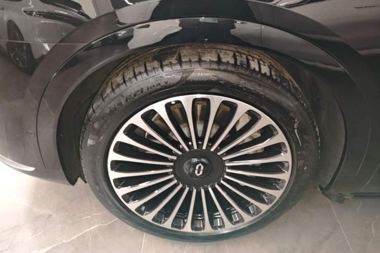 Used Hima AITO M9 2025 Extended-Range Ultra Version 52 kWh 6-Seater Left Front Wheel Hub