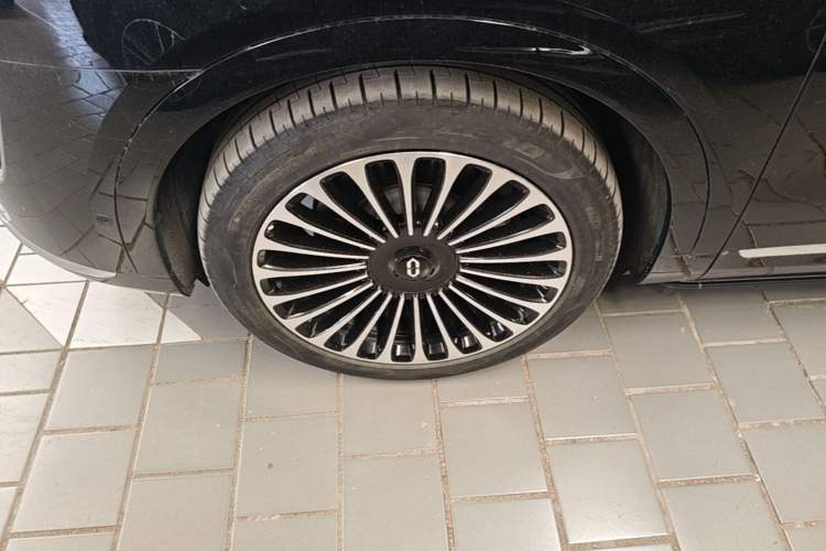 Used Hima AITO M9 2025 Extended-Range Ultra Version 52 kWh 6-Seater Left Front Wheel Hub