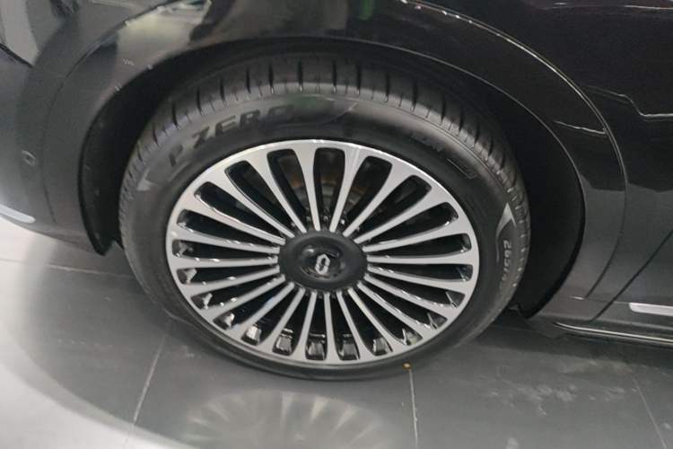 Used Hima AITO M9 2025 Extended-Range Ultra Version 52 kWh 6-Seater Left Front Wheel Hub