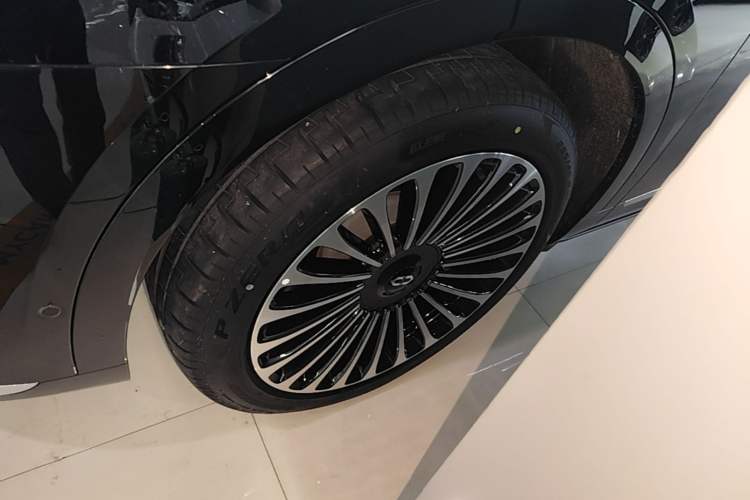 Used Hima AITO M9 2025 Extended-Range Ultra Version 52 kWh 6-Seater Left Front Wheel Hub