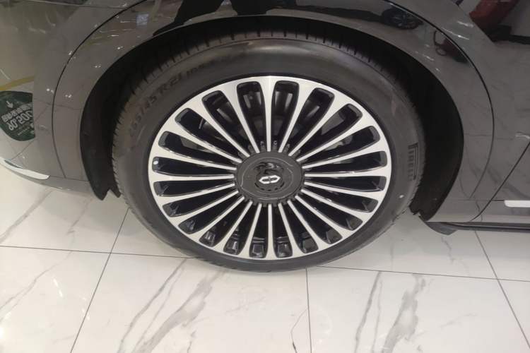 Used Hima AITO M9 2025 Extended-Range Ultra Version 52 kWh 6-Seater Left Front Wheel Hub