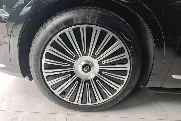 Used Hima AITO M9 2025 Extended-Range Ultra Version 52 kWh 6-Seater Left Front Wheel Hub