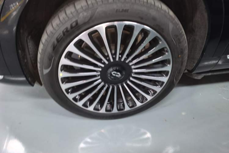 Used Hima AITO M9 2025 Extended-Range Ultra Version 52 kWh 6-Seater Left Front Wheel Hub
