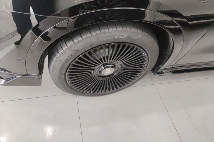 Used Hima AITO M9 2025 Extended-Range Ultra Version 52 kWh 6-Seater Left Front Wheel Hub
