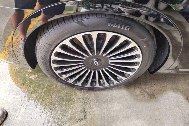 Used Hima AITO M9 2025 Extended-Range Ultra Version 52 kWh 5-Seater Edition Left Front Wheel Hub
