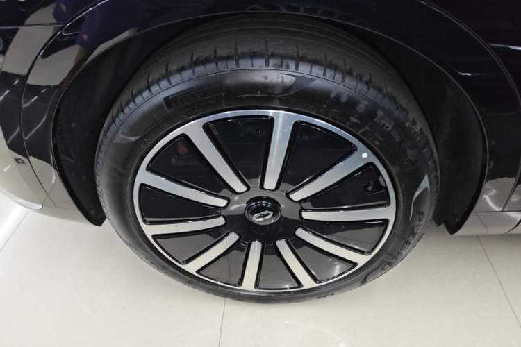 Used Hima AITO M9 2025 Extended-Range Ultra Version 52 kWh 6-Seater Left Front Wheel Hub