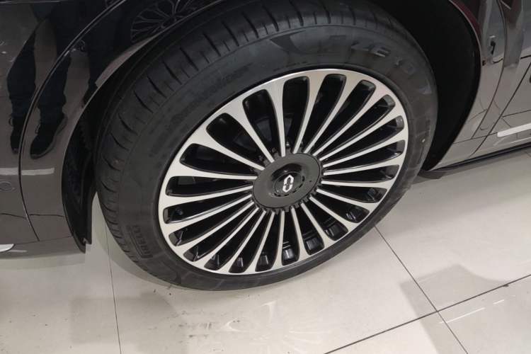 Used Hima AITO M9 2025 Extended-Range Ultra Version 52 kWh 6-Seater Left Front Wheel Hub