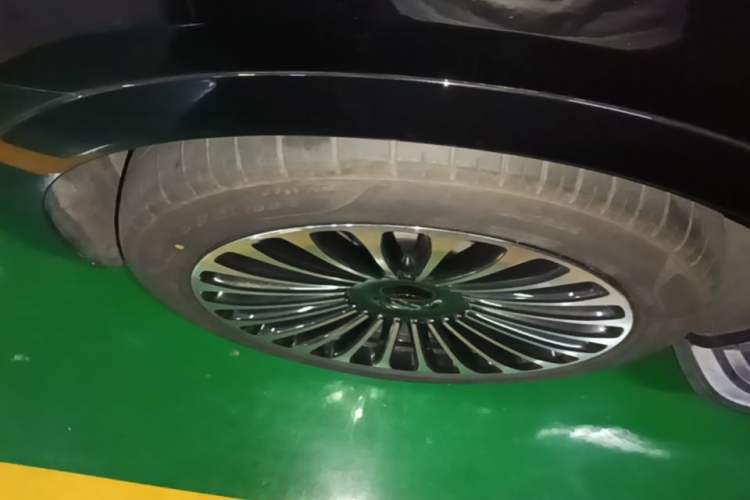 Used Hima AITO M9 2025 Extended-Range Ultra Version 52 kWh 6-Seater Left Front Wheel Hub