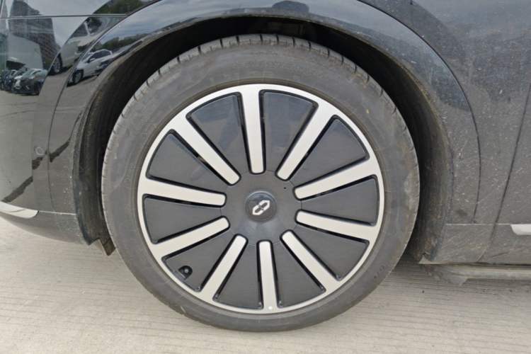 Used Hima AITO M9 2025 Extended-Range Max Version 52 kWh 6-Seater Edition Left Front Wheel Hub