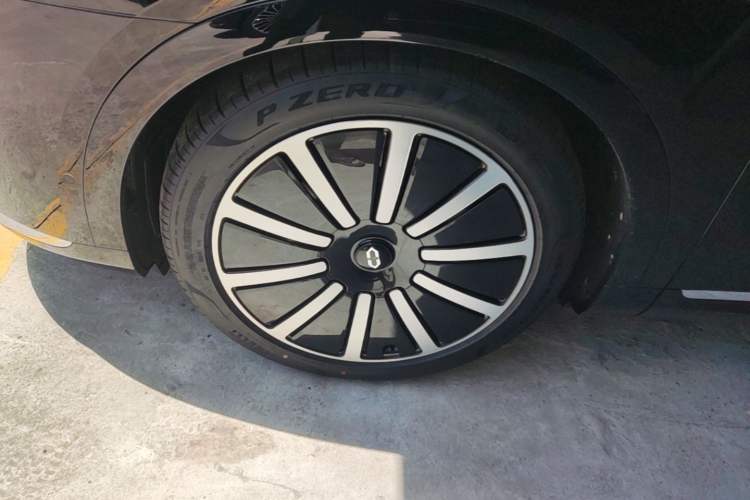 Used Hima AITO M9 2025 Model Range-Extended Max Edition 52kWh 5-seater (896-line LiDAR) Left Front Wheel Hub