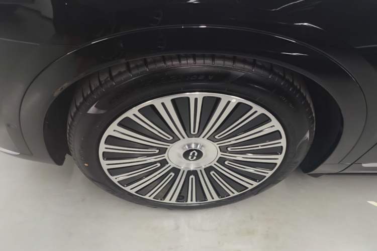 Used Hima AITO M9 2025 Extended-Range Ultra Version 52 kWh 5-Seater Edition Left Front Wheel Hub