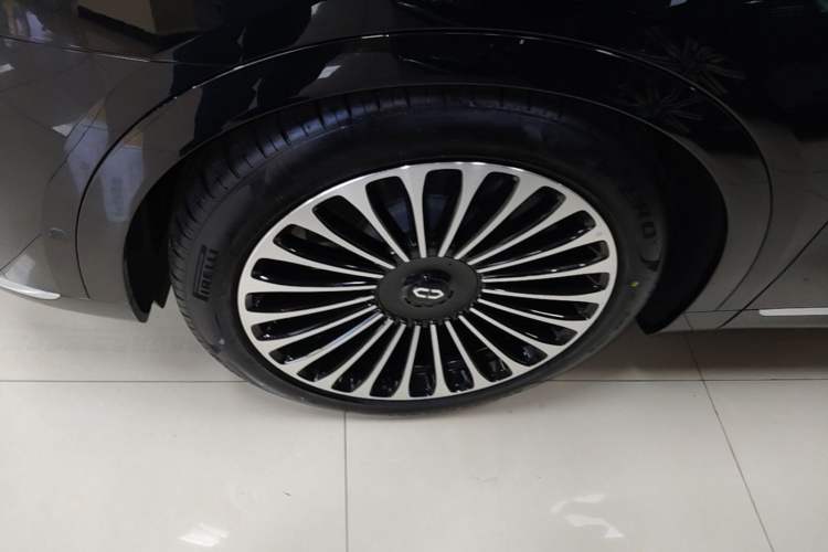 Used Hima AITO M9 2025 Extended-Range Ultra Version 52 kWh 6-Seater Left Front Wheel Hub
