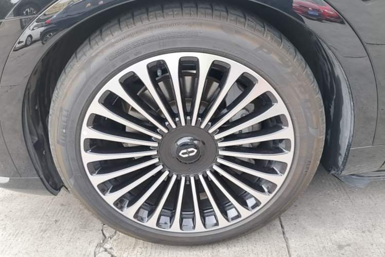 Used Hima AITO M9 2025 Extended-Range Ultra Version 52 kWh 6-Seater Left Front Wheel Hub