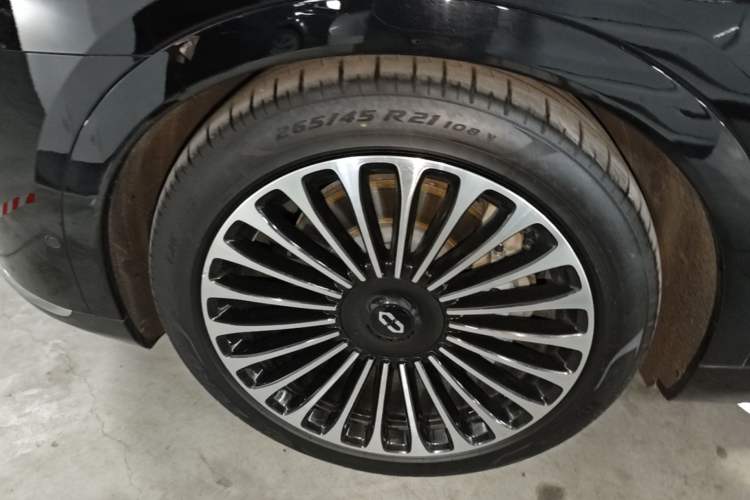 Used Hima AITO M9 2025 Extended-Range Ultra Version 52 kWh 6-Seater Left Front Wheel Hub