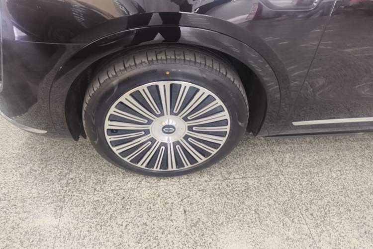 Used Hima AITO M9 2025 Extended-Range Ultra Version 52 kWh 5-Seater Edition Left Front Wheel Hub