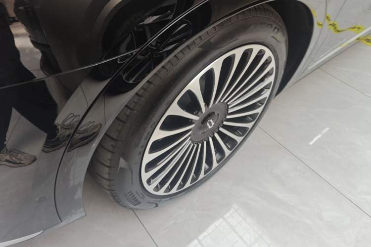 Used Hima AITO M9 2025 Extended-Range Ultra Version 52 kWh 6-Seater Left Front Wheel Hub