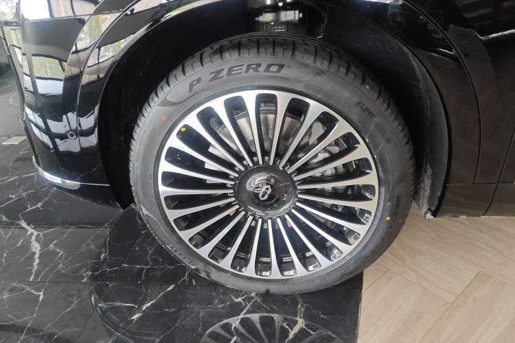 Used Hima AITO M9 2025 Extended-Range Ultra Version 52 kWh 6-Seater Left Front Wheel Hub