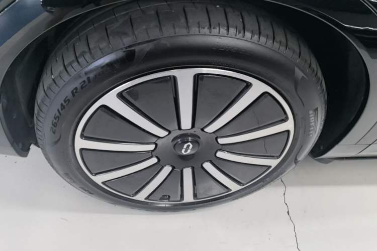 Used Hima AITO M9 2025 Extended-Range Ultra Version 52 kWh 6-Seater Left Front Wheel Hub
