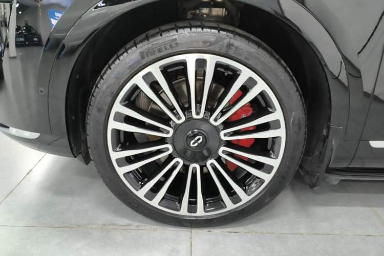 Used Hima AITO M9 2025 Extended-Range Ultra Version 52 kWh 5-Seater Edition Left Front Wheel Hub