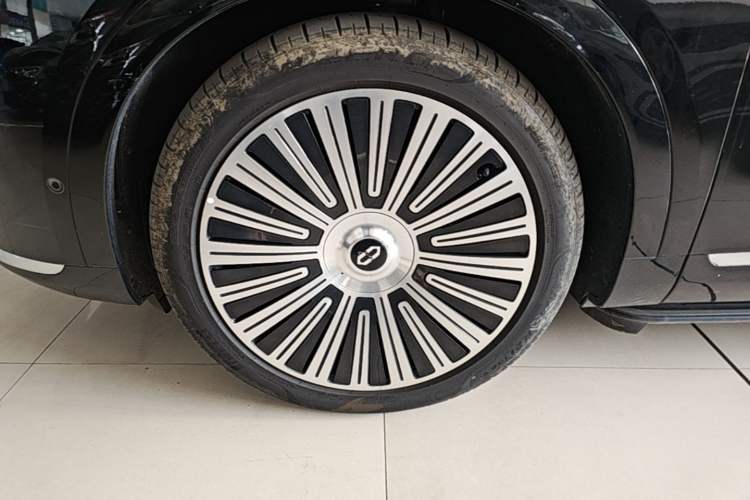 Used Hima AITO M9 2025 Extended-Range Ultra Version 52 kWh 5-Seater Edition Left Front Wheel Hub