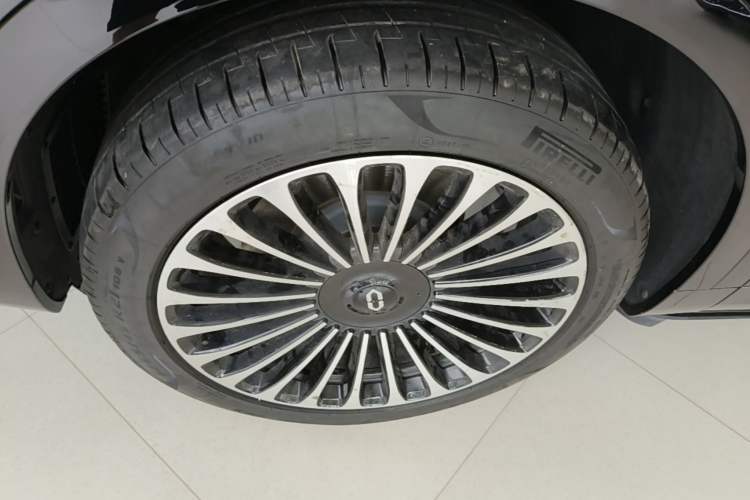 Used Hima AITO M9 2025 Extended-Range Ultra Version 52 kWh 6-Seater Left Front Wheel Hub