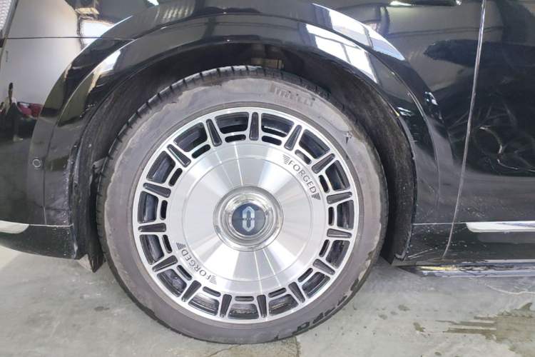 Used Hima AITO M9 2025 Extended-Range Ultra Version 52 kWh 5-Seater Edition Left Front Wheel Hub