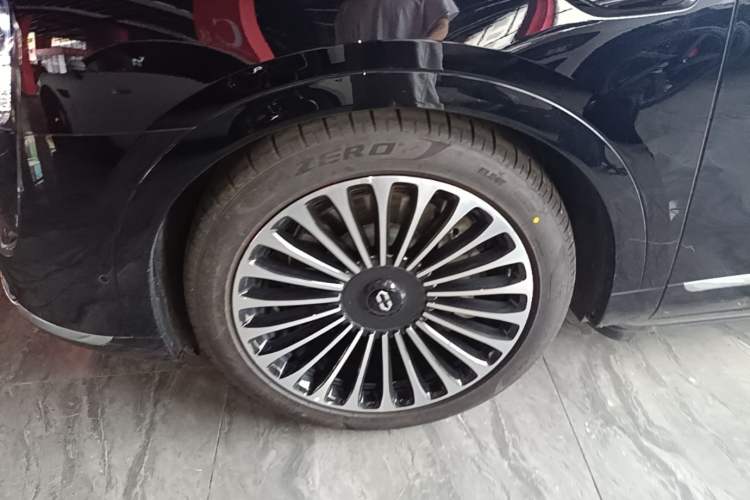 Used Hima AITO M9 2025 Extended-Range Ultra Version 52 kWh 6-Seater Left Front Wheel Hub