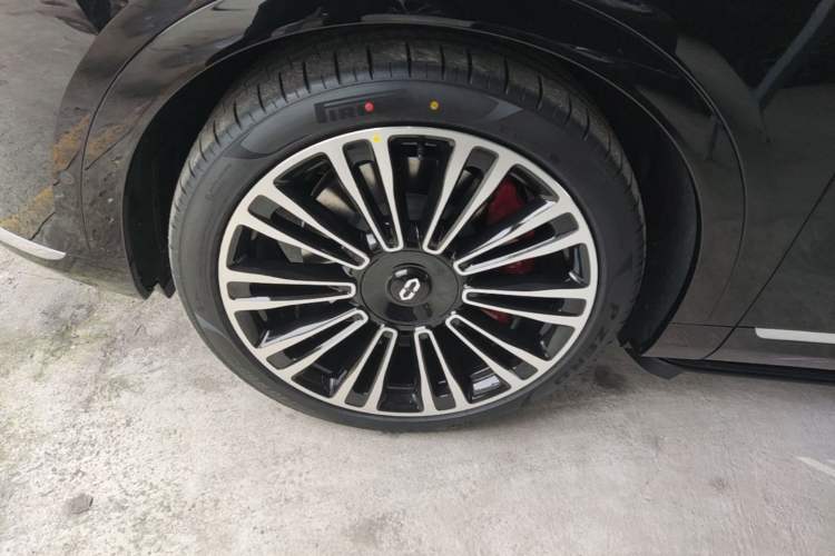 Used Hima AITO M9 2025 Model Range-Extended Ultra Edition 52kWh 6-seater (896-line LiDAR) Left Front Wheel Hub