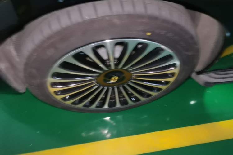 Used Hima AITO M9 2025 Extended-Range Ultra Version 52 kWh 6-Seater Left Front Wheel Hub