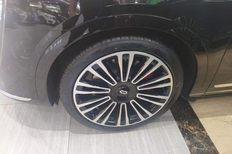Used Hima AITO M9 2025 Extended-Range Max Version 52 kWh 5-Seater Edition Left Front Wheel Hub