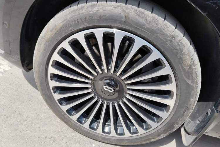 Used Hima AITO M9 2025 Extended-Range Ultra Version 52 kWh 6-Seater Left Front Wheel Hub
