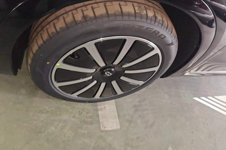 Used Hima AITO M9 2025 Extended-Range Ultra Version 52 kWh 6-Seater Left Front Wheel Hub