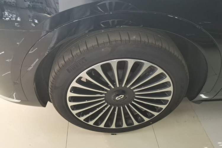 Used Hima AITO M9 2025 Extended-Range Ultra Version 52 kWh 5-Seater Edition Left Front Wheel Hub