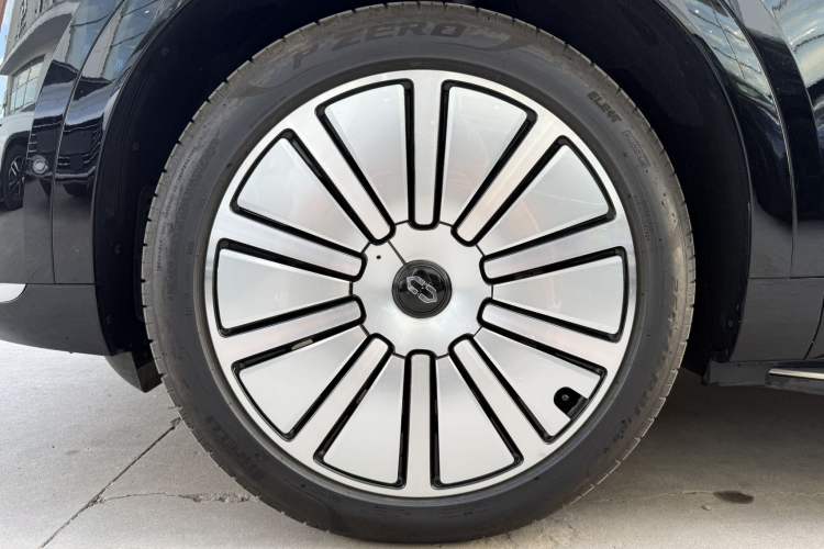 Used Hima AITO M9 2025 Extended-Range Max Version 52 kWh 5-Seater Edition Left Front Wheel Hub