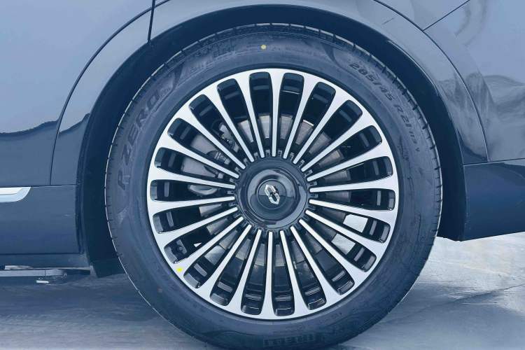 Used Hima AITO M9 2025 Extended-Range Max Version 52 kWh 6-Seater Edition Left Front Wheel Hub
