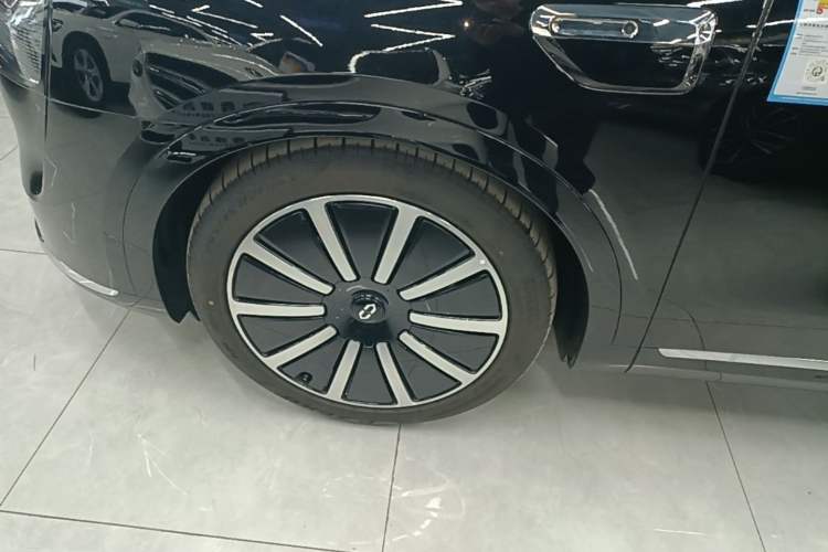 Used Hima AITO M9 2025 Extended-Range Max Version 52 kWh 6-Seater Edition Left Front Wheel Hub