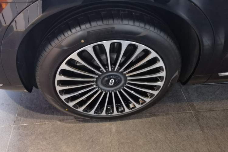 Used Hima AITO M9 2025 Pure Electric Ultra Version 100 kWh 6-Seater Model Left Front Wheel Hub