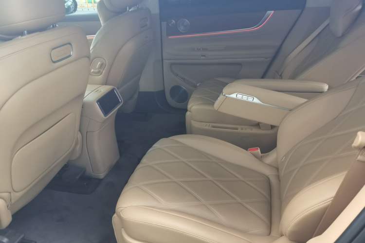 Used Hima AITO M9 2025 Extended-Range Ultra Version 52 kWh 6-Seater Left Rear Seat