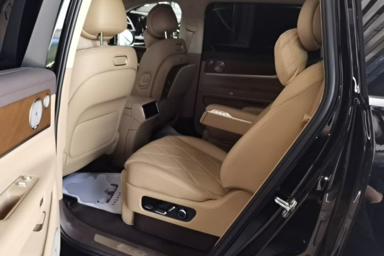 Used Hima AITO M9 2025 Extended-Range Ultra Version 52 kWh 6-Seater Left Rear Seat