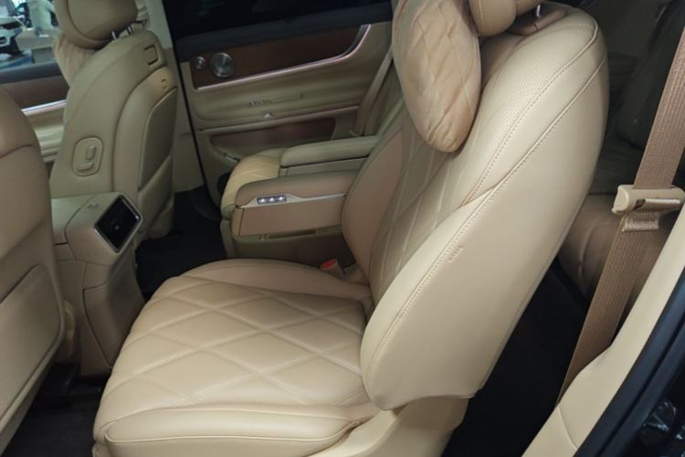 Used Hima AITO M9 2025 Extended-Range Ultra Version 52 kWh 6-Seater Left Rear Seat